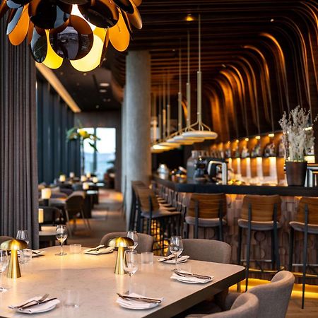 Radisson Blu Hotel At Porsche Design Tower Штутгарт Екстер'єр фото