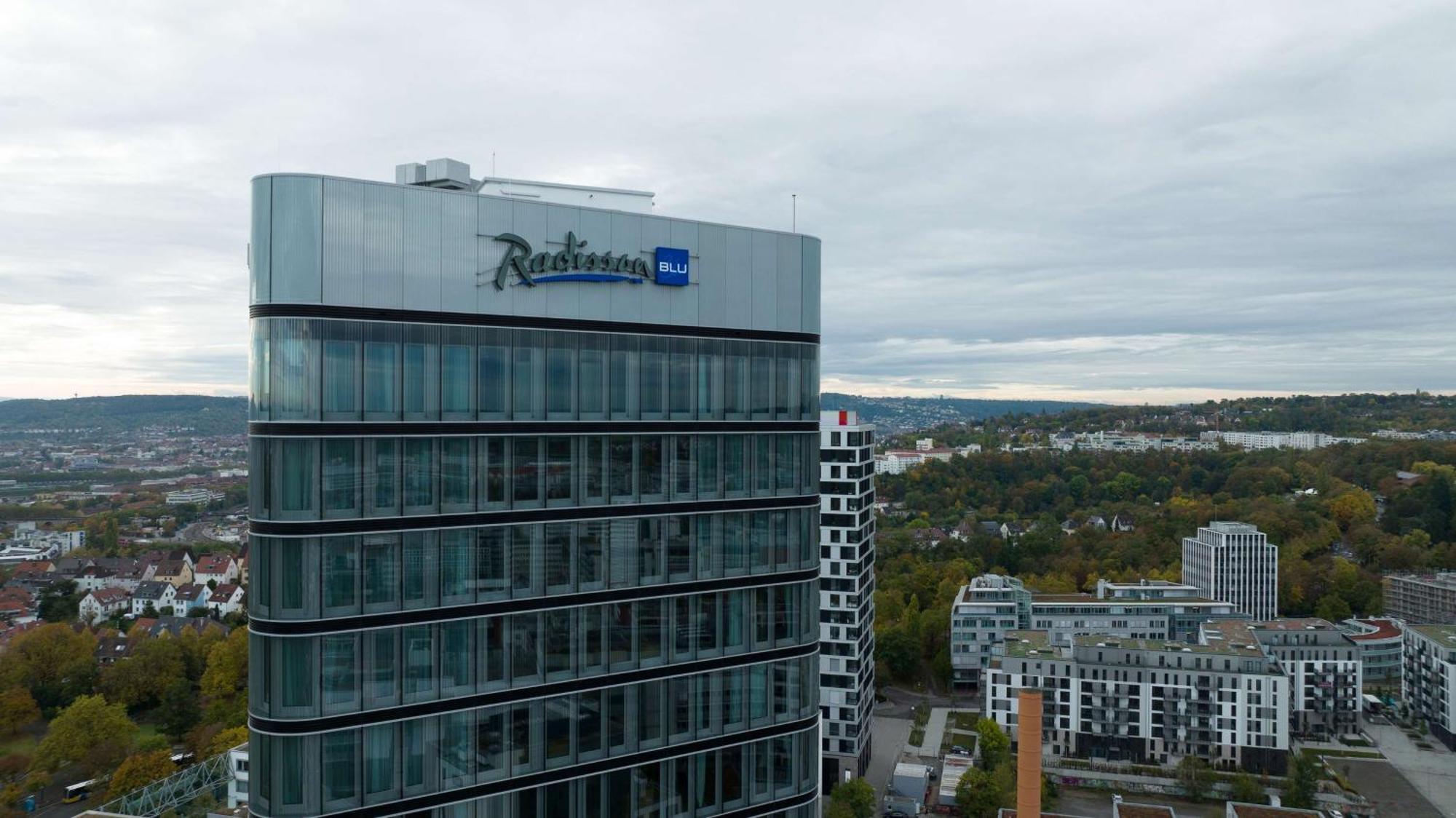 Radisson Blu Hotel At Porsche Design Tower Штутгарт Екстер'єр фото