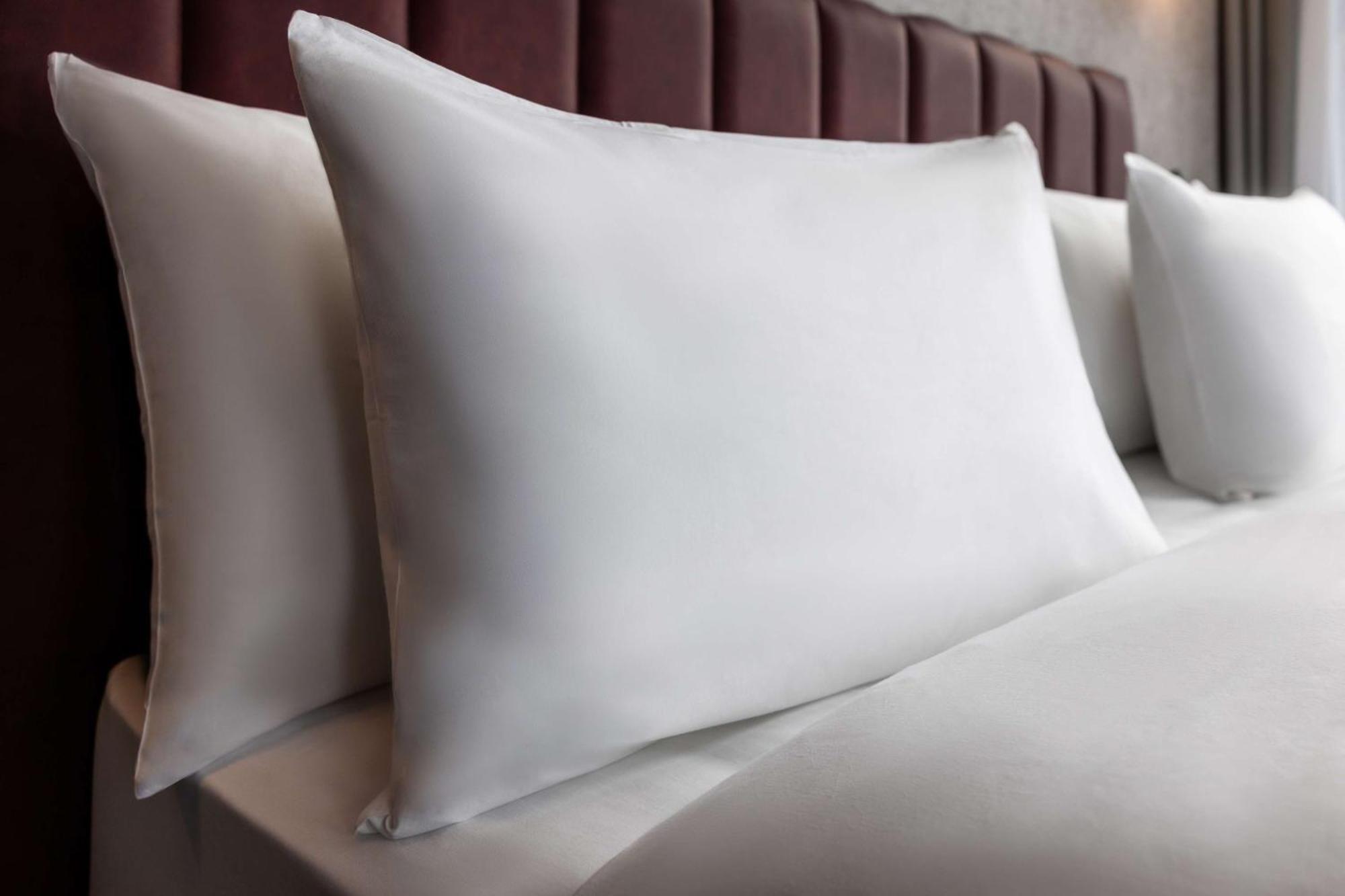 Radisson Blu Hotel At Porsche Design Tower Штутгарт Екстер'єр фото