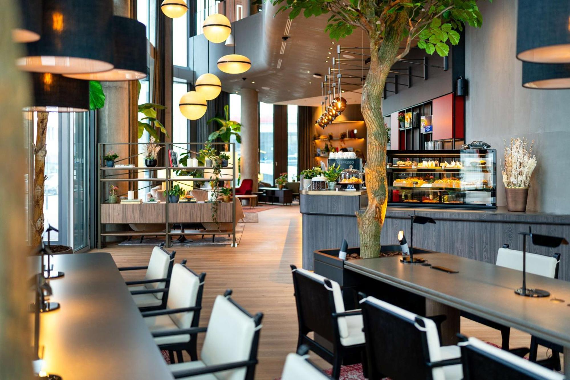 Radisson Blu Hotel At Porsche Design Tower Штутгарт Екстер'єр фото