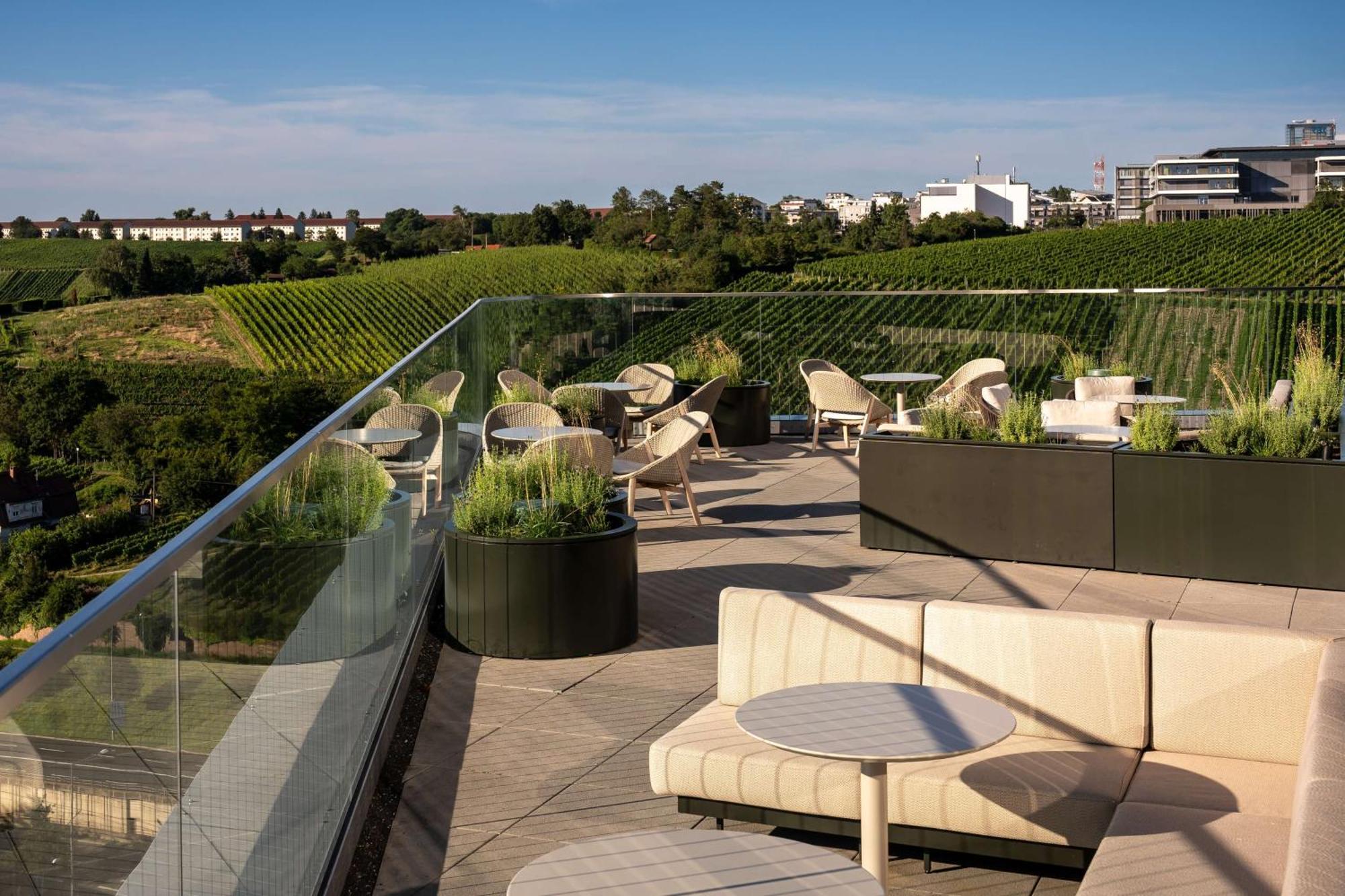 Radisson Blu Hotel At Porsche Design Tower Штутгарт Екстер'єр фото