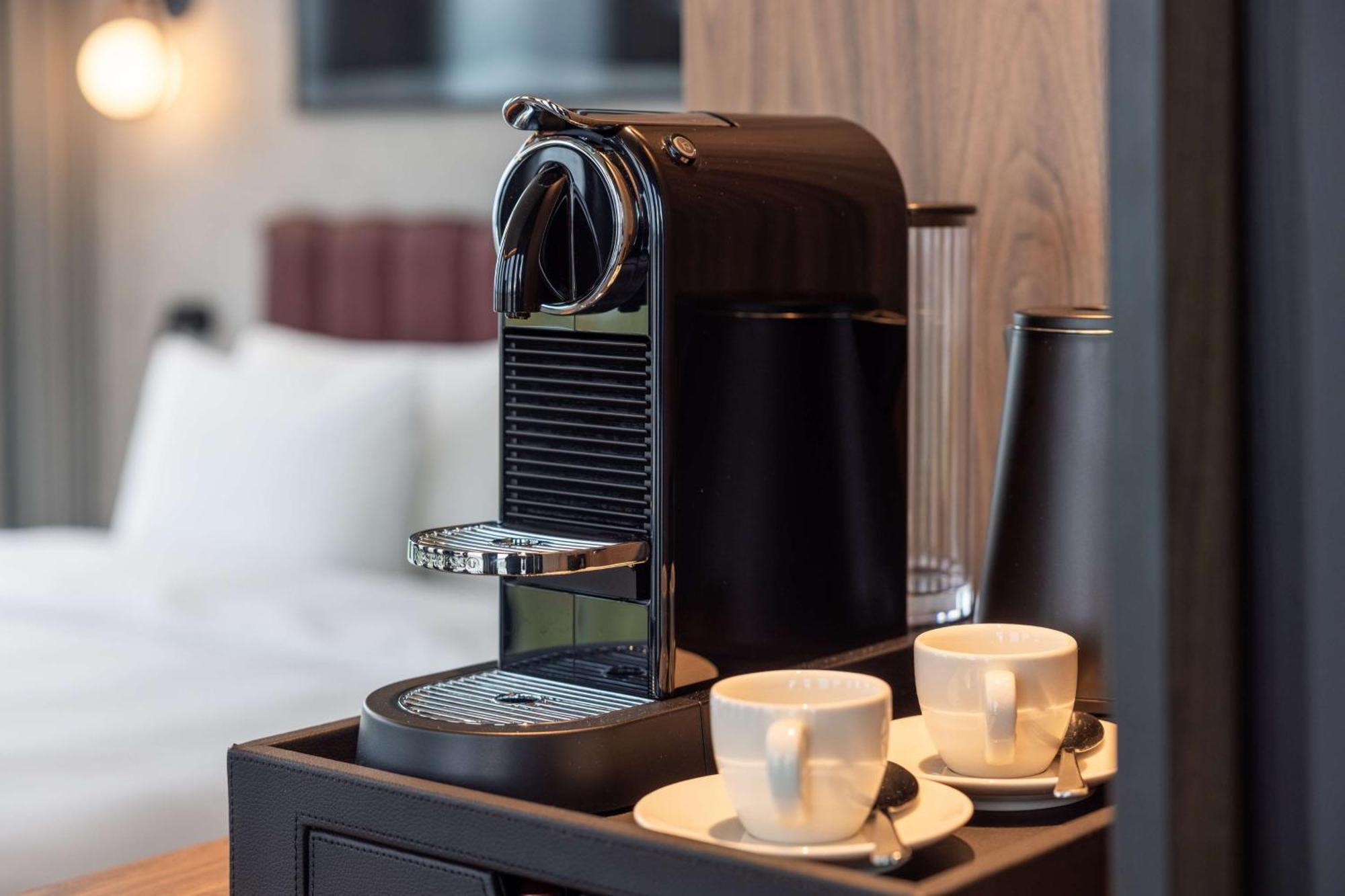 Radisson Blu Hotel At Porsche Design Tower Штутгарт Екстер'єр фото