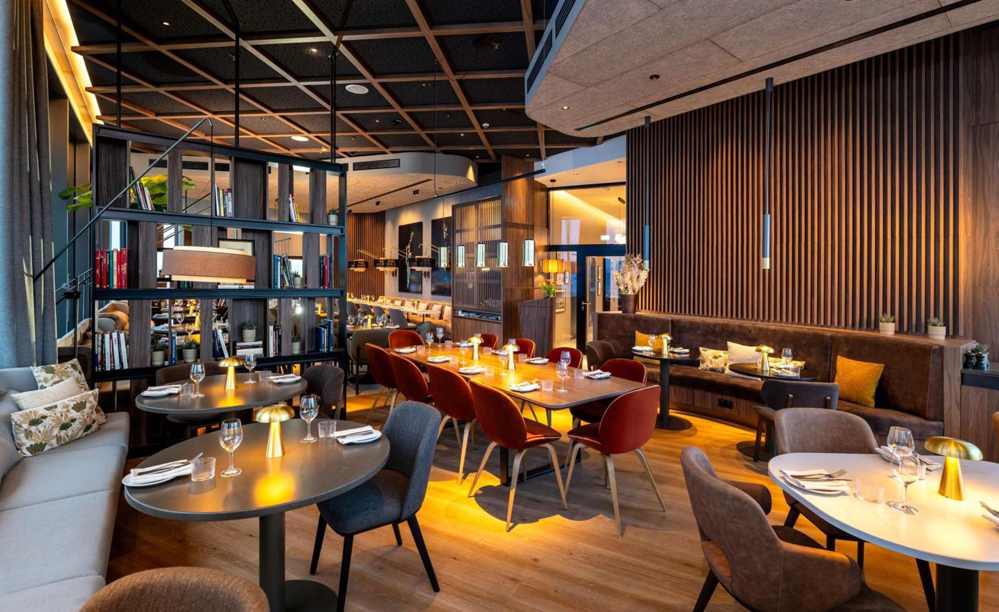 Radisson Blu Hotel At Porsche Design Tower Штутгарт Екстер'єр фото