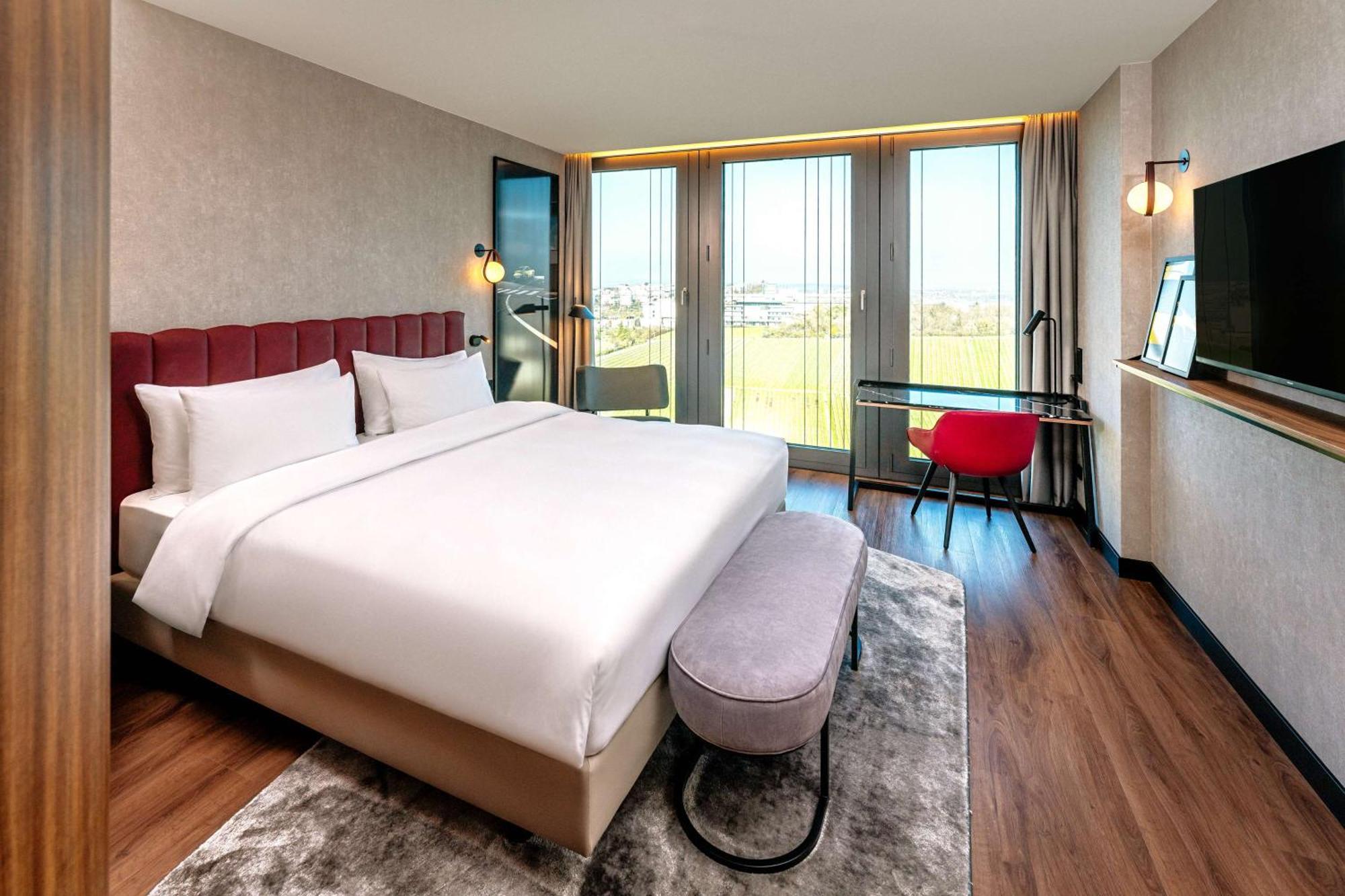 Radisson Blu Hotel At Porsche Design Tower Штутгарт Екстер'єр фото