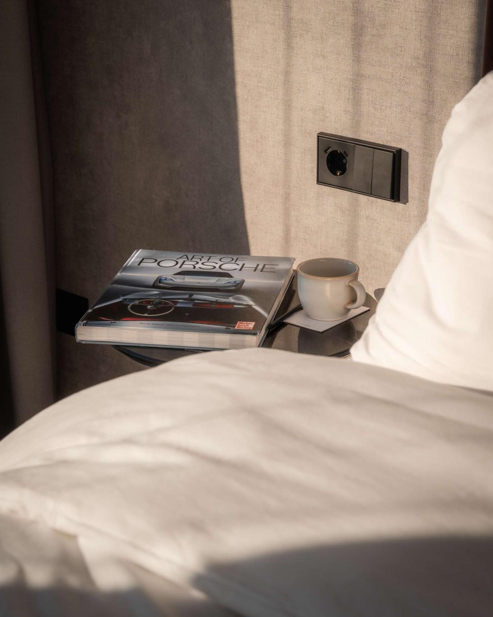 Radisson Blu Hotel At Porsche Design Tower Штутгарт Екстер'єр фото