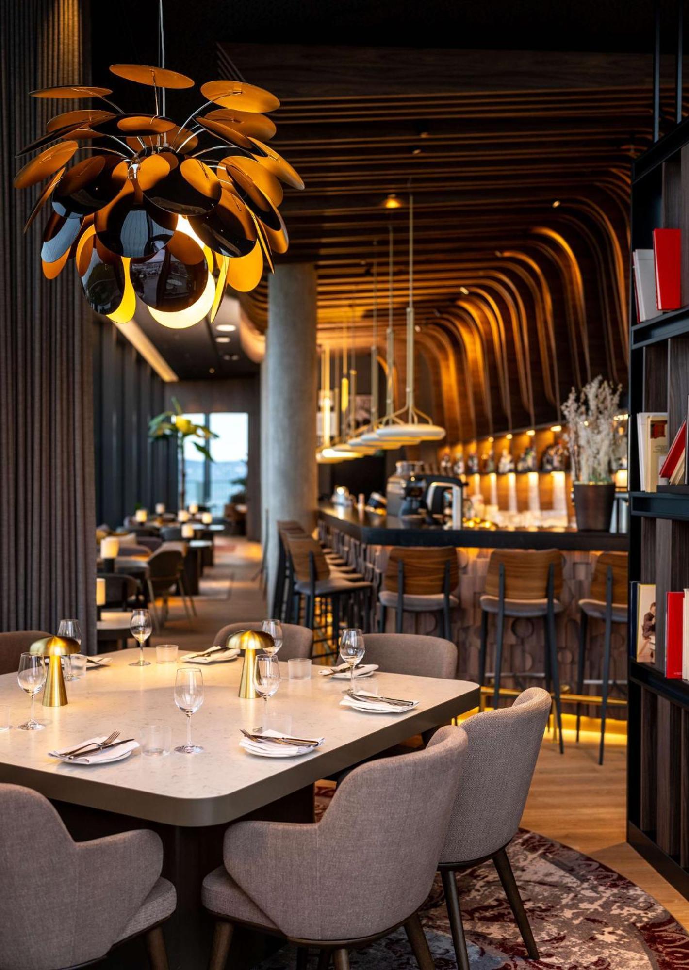 Radisson Blu Hotel At Porsche Design Tower Штутгарт Екстер'єр фото
