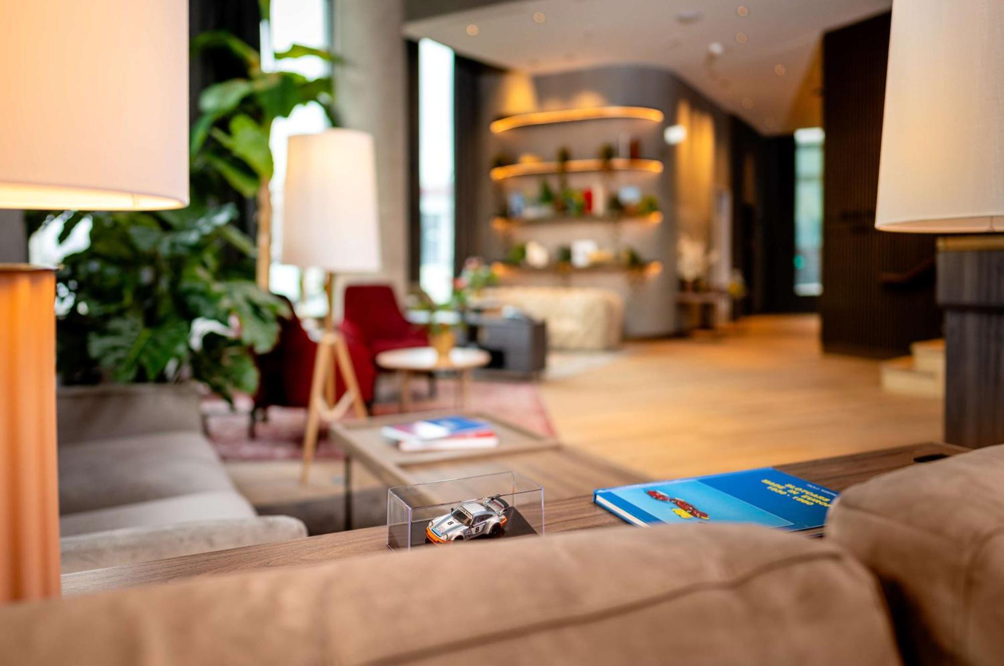 Radisson Blu Hotel At Porsche Design Tower Штутгарт Екстер'єр фото