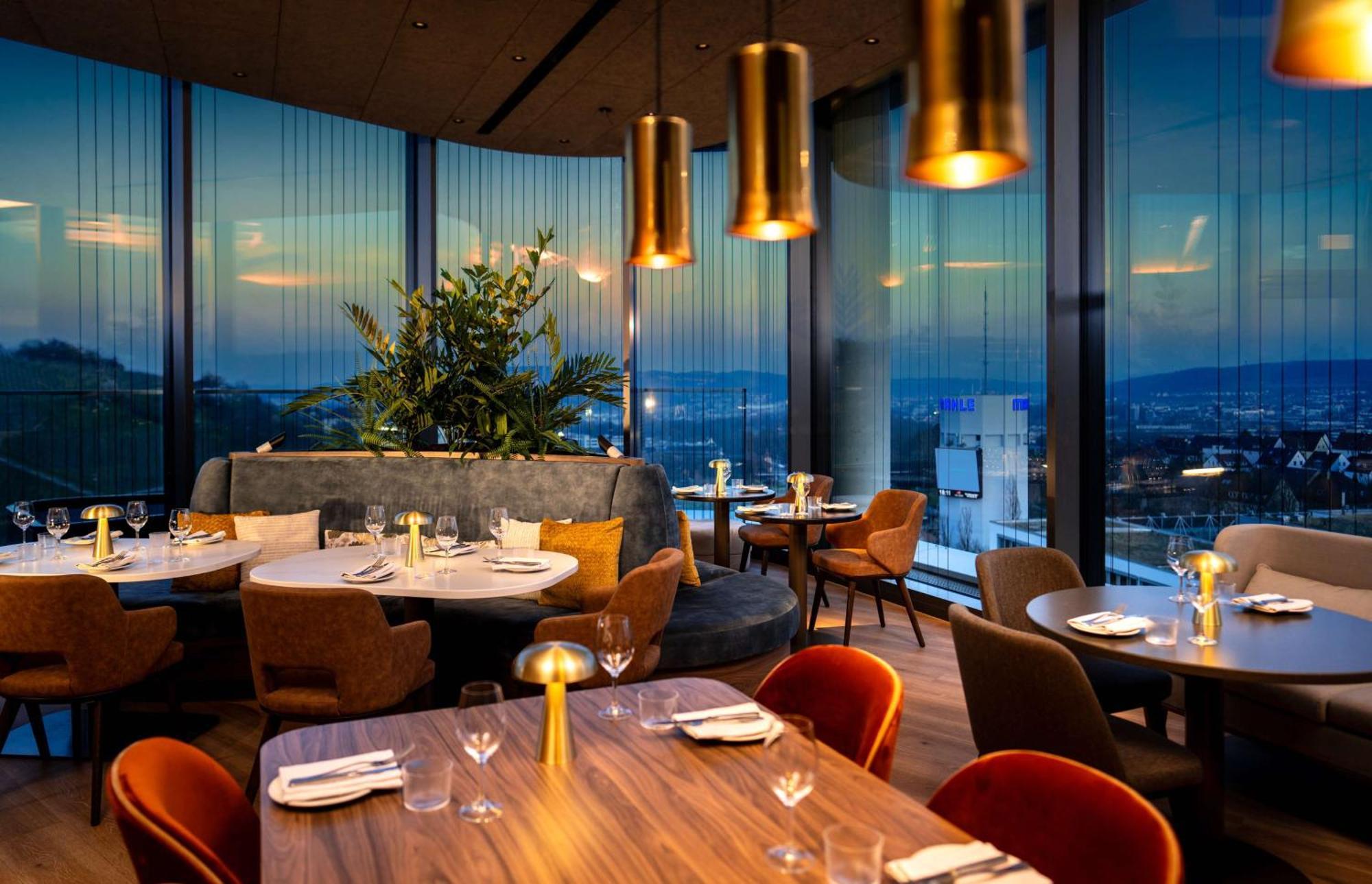 Radisson Blu Hotel At Porsche Design Tower Штутгарт Екстер'єр фото
