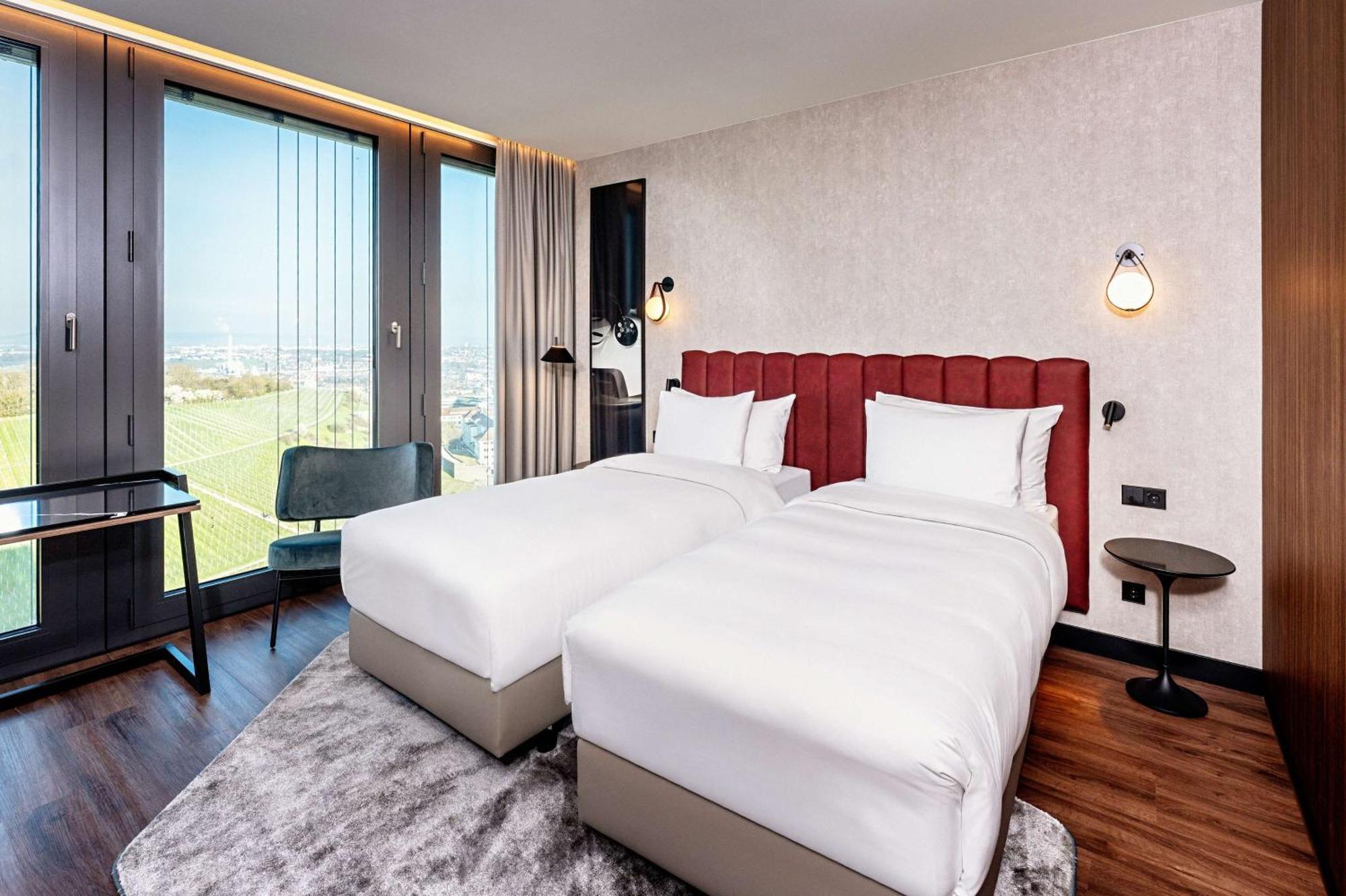 Radisson Blu Hotel At Porsche Design Tower Штутгарт Екстер'єр фото