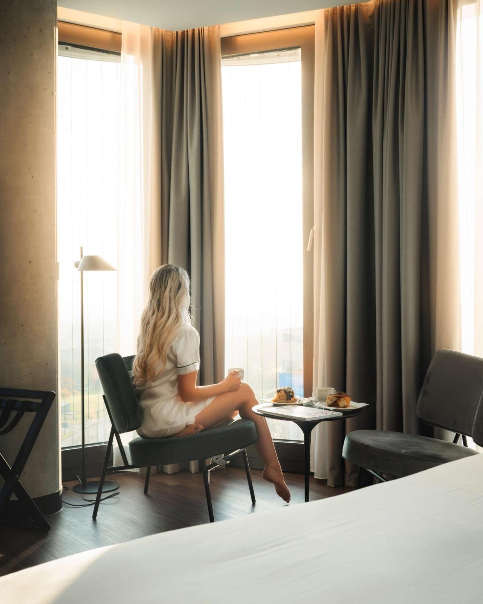 Radisson Blu Hotel At Porsche Design Tower Штутгарт Екстер'єр фото