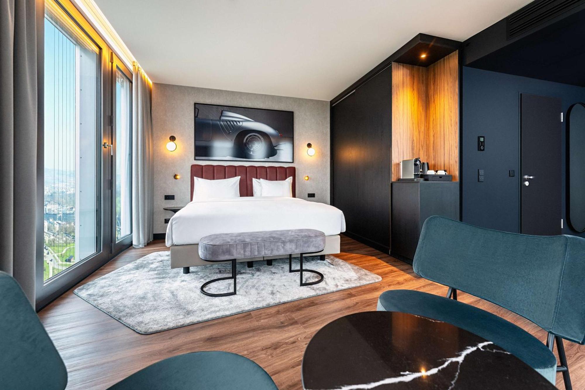 Radisson Blu Hotel At Porsche Design Tower Штутгарт Екстер'єр фото