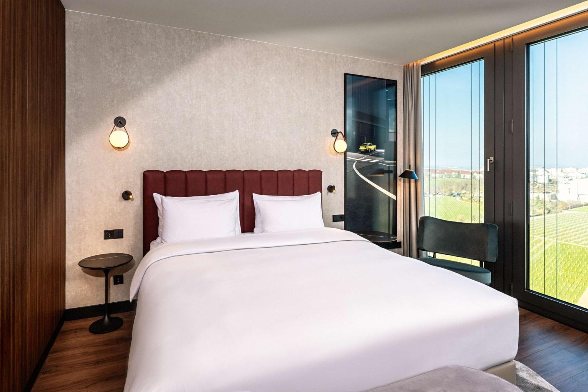Radisson Blu Hotel At Porsche Design Tower Штутгарт Екстер'єр фото