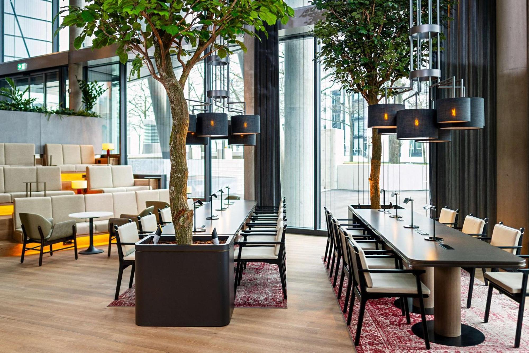 Radisson Blu Hotel At Porsche Design Tower Штутгарт Екстер'єр фото