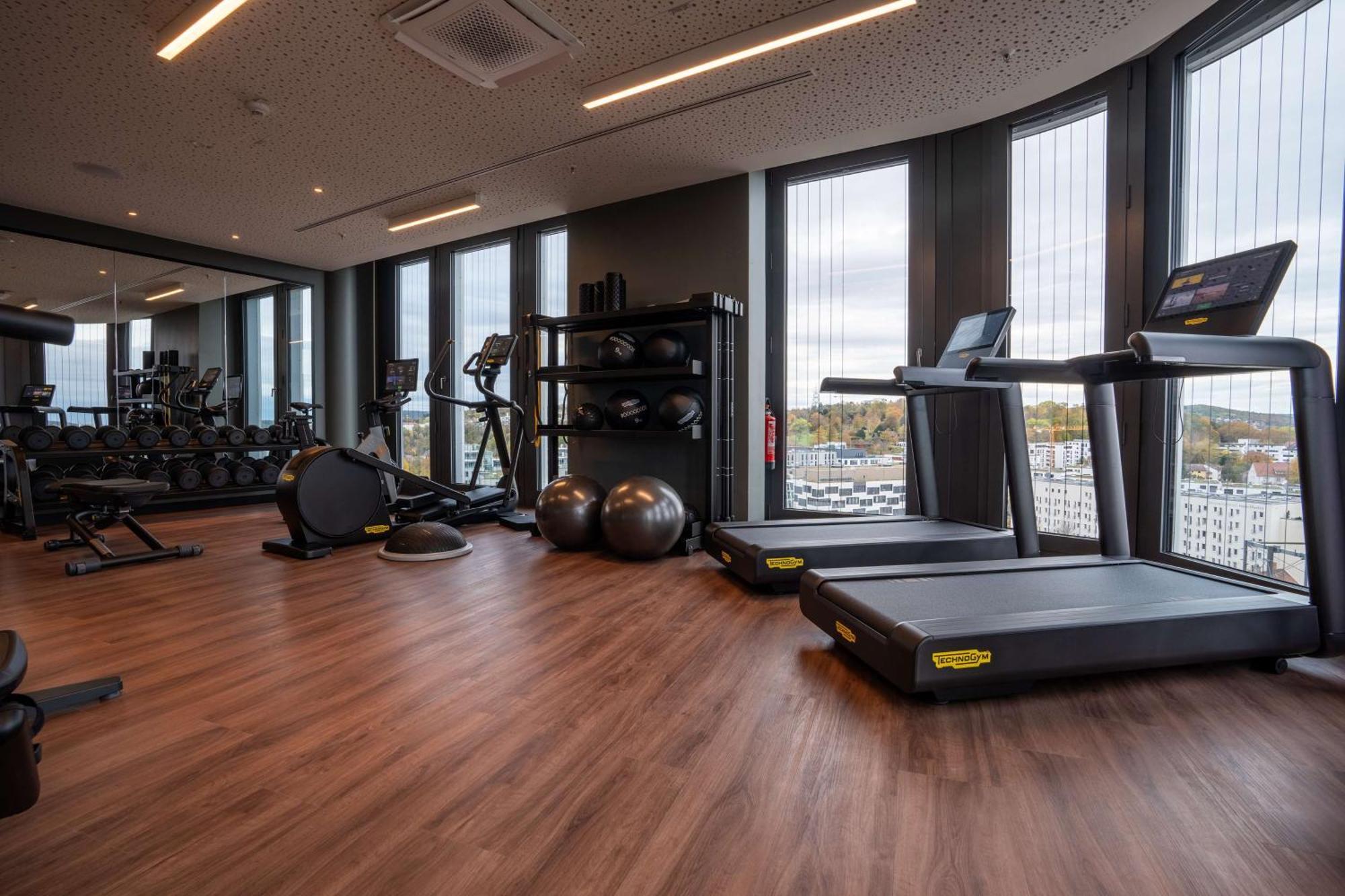 Radisson Blu Hotel At Porsche Design Tower Штутгарт Екстер'єр фото