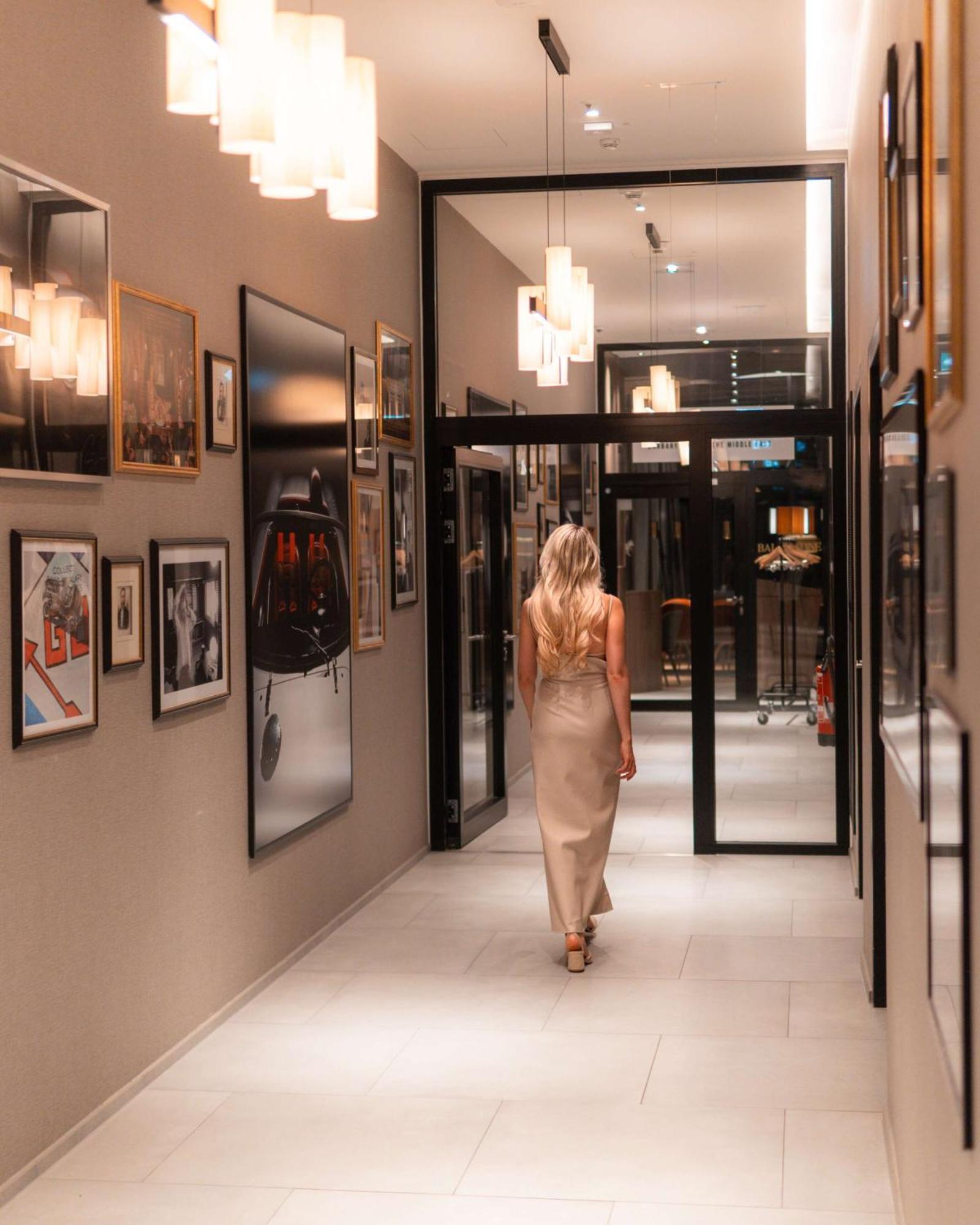 Radisson Blu Hotel At Porsche Design Tower Штутгарт Екстер'єр фото